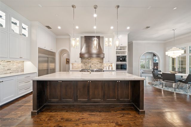 2202 Barcelona Court, Westlake, TX 76262