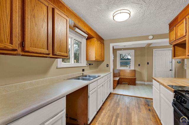 1147 SW Webster AVE, Topeka, KS 66604