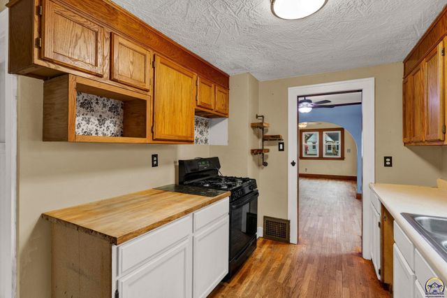 1147 SW Webster AVE, Topeka, KS 66604