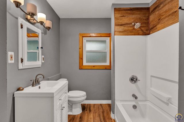 1147 SW Webster AVE, Topeka, KS 66604