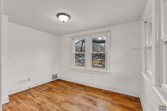 1147 SW Webster AVE, Topeka, KS 66604