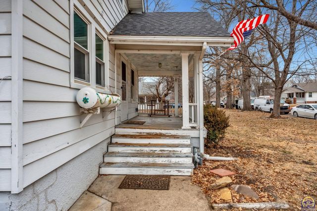 1147 SW Webster AVE, Topeka, KS 66604