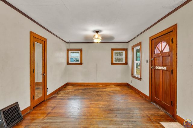 1147 SW Webster AVE, Topeka, KS 66604