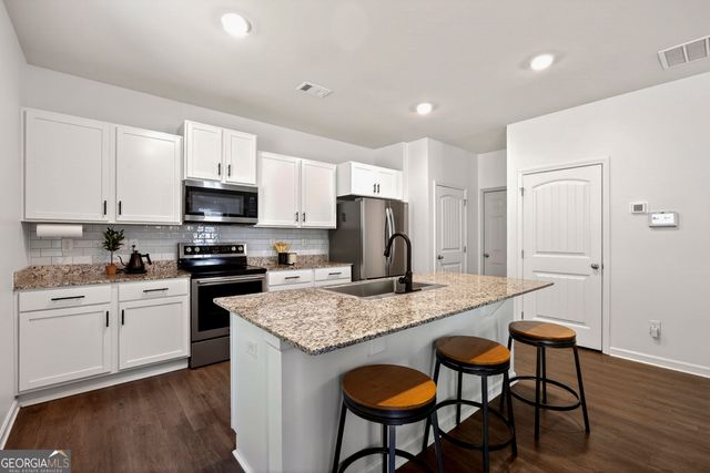 569 Starbuck Parkway, Pendergrass, GA 30567