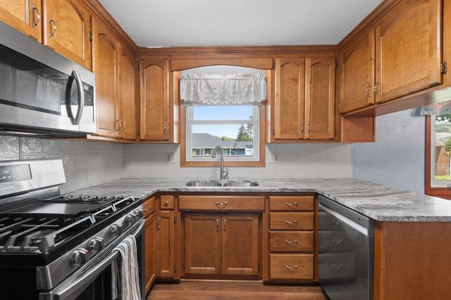 2721 HAZELWOOD LANE, Green Bay, WI 54304