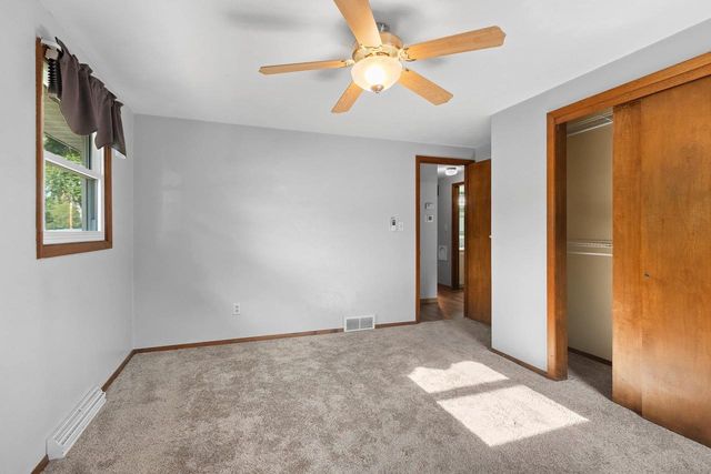 2721 HAZELWOOD LANE, Green Bay, WI 54304