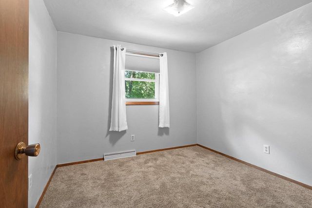 2721 HAZELWOOD LANE, Green Bay, WI 54304