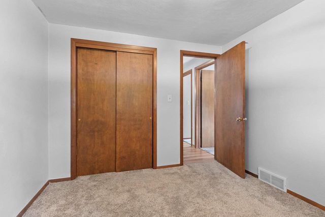 2721 HAZELWOOD LANE, Green Bay, WI 54304