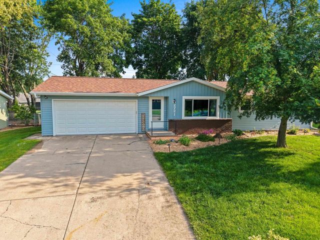 2721 HAZELWOOD LANE, Green Bay, WI 54304