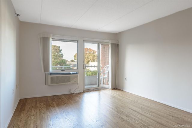 205 Mineola Boulevard 3G, Mineola, NY 11501