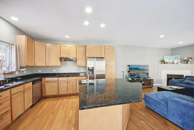 6130 RIVER BEND Place, Lisle, IL 60532