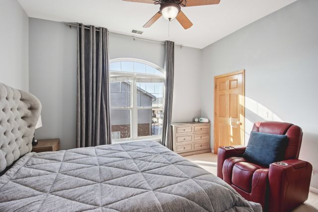 6130 RIVER BEND Place, Lisle, IL 60532