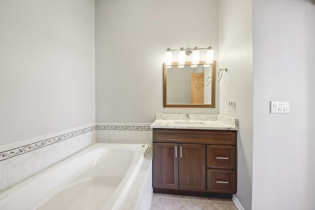 6130 RIVER BEND Place, Lisle, IL 60532