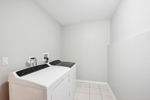 6130 RIVER BEND Place, Lisle, IL 60532