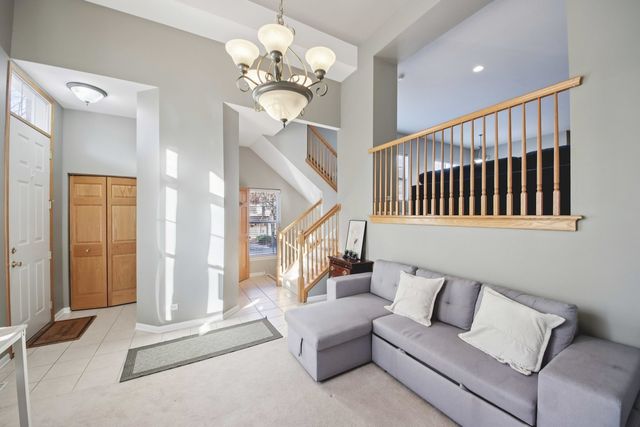 6130 RIVER BEND Place, Lisle, IL 60532