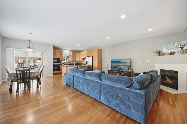 6130 RIVER BEND Place, Lisle, IL 60532