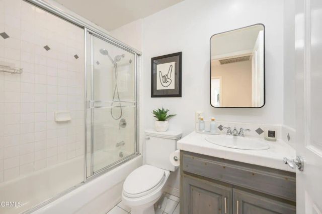 2811 Glendon Avenue, Los Angeles, CA 90064