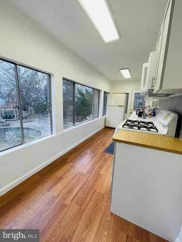 9066 BALTIMORE AVE, College Park, MD 20740