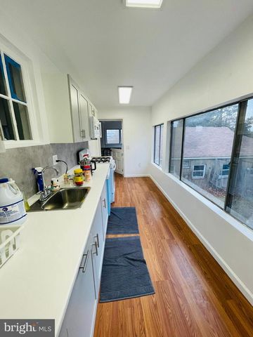 9066 BALTIMORE AVE, College Park, MD 20740