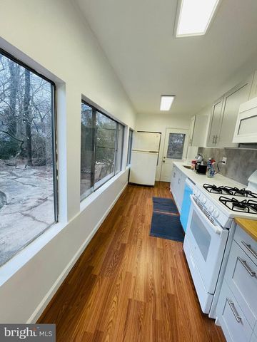 9066 BALTIMORE AVE, College Park, MD 20740