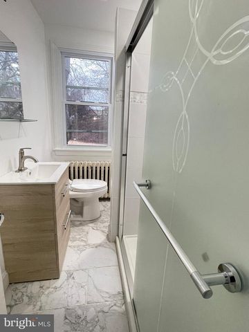 9066 BALTIMORE AVE, College Park, MD 20740