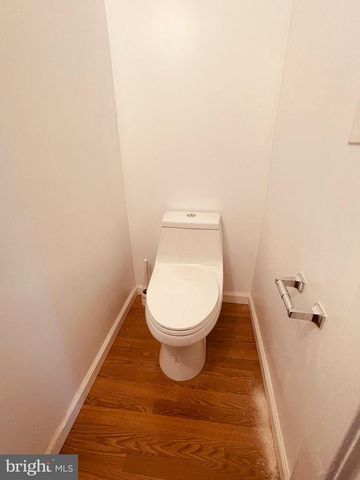 9066 BALTIMORE AVE, College Park, MD 20740