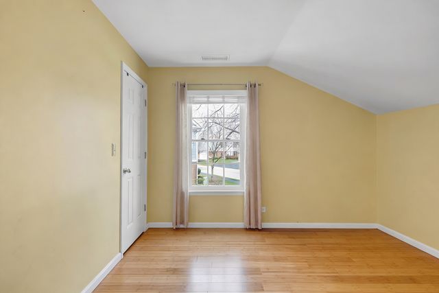 1903 Quaker Hollow Lane, Streamwood, IL 60107