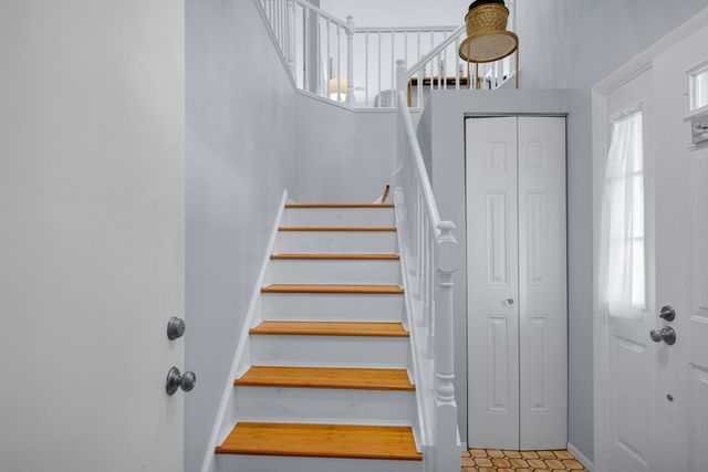 1903 Quaker Hollow Lane, Streamwood, IL 60107