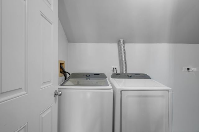 1903 Quaker Hollow Lane, Streamwood, IL 60107