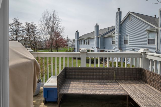 1903 Quaker Hollow Lane, Streamwood, IL 60107