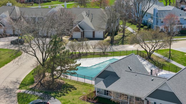 1903 Quaker Hollow Lane, Streamwood, IL 60107