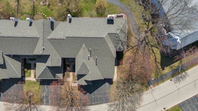 1903 Quaker Hollow Lane, Streamwood, IL 60107