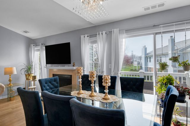 1903 Quaker Hollow Lane, Streamwood, IL 60107