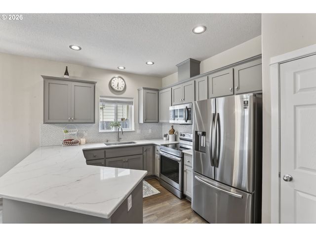 58684 NOBLE Rd, St Helens, OR 97051