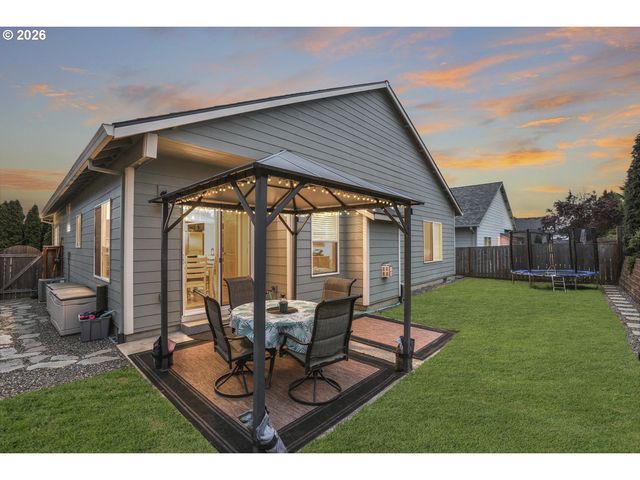 58684 NOBLE Rd, St Helens, OR 97051