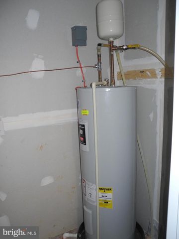 11216 CROSS FIELDS DR, Waynesboro, PA 17268