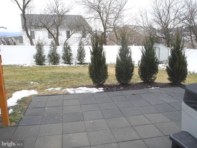 11216 CROSS FIELDS DR, Waynesboro, PA 17268