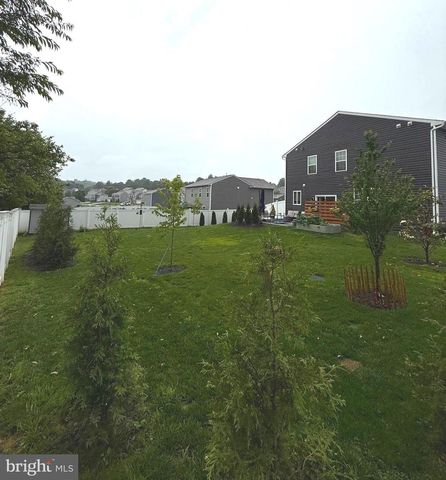 11216 CROSS FIELDS DR, Waynesboro, PA 17268