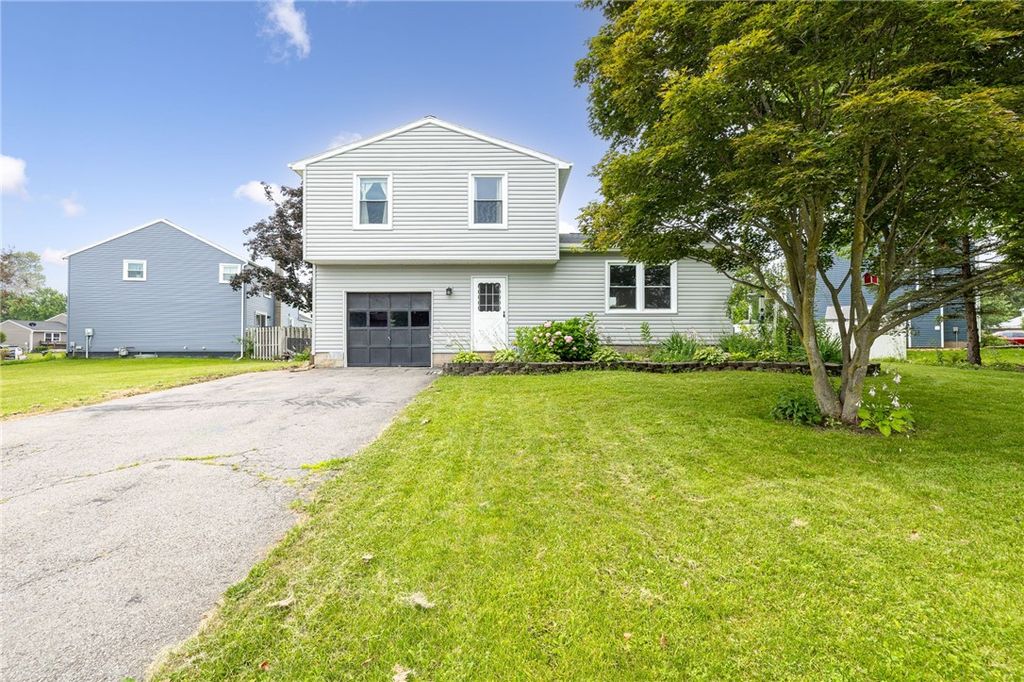 1600 Flaxen Drive, Farmington, NY 14425