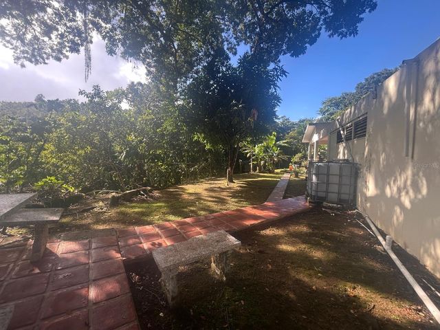 A URB. LA ESMERALDA, Caguas, PR 00727