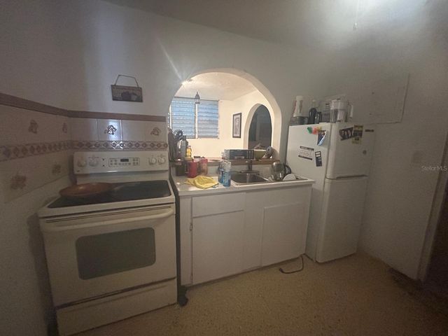 A URB. LA ESMERALDA, Caguas, PR 00727