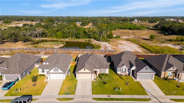1310 Kingsgate Drive, Bryan, TX 77807