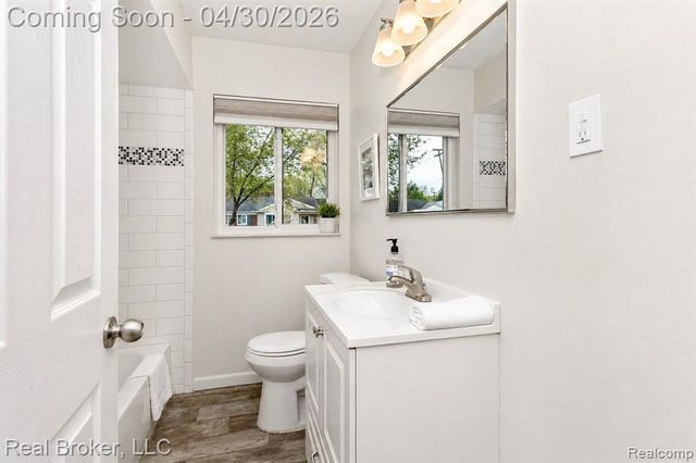 8410 Northfield Boulevard, Oak Park, MI 48237