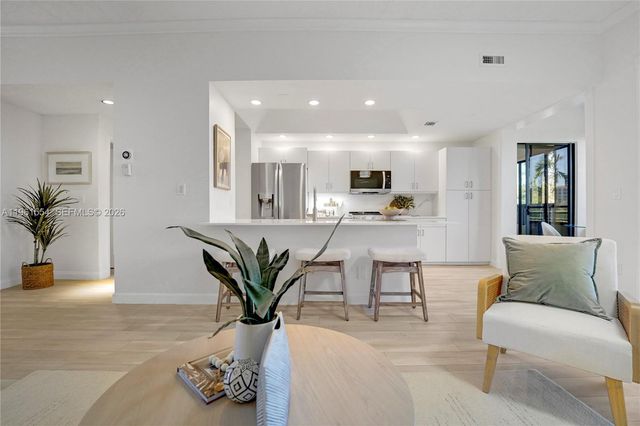 7460 La Paz Blvd 202, Boca Raton, FL 33433