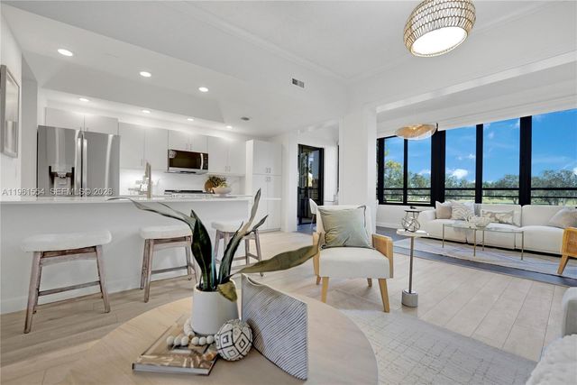 7460 La Paz Blvd 202, Boca Raton, FL 33433