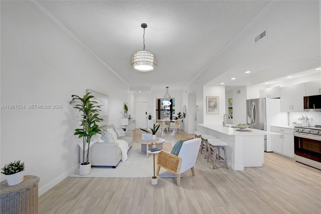 7460 La Paz Blvd 202, Boca Raton, FL 33433