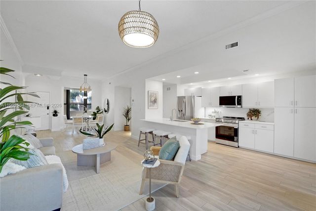 7460 La Paz Blvd 202, Boca Raton, FL 33433