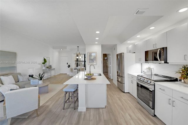 7460 La Paz Blvd 202, Boca Raton, FL 33433