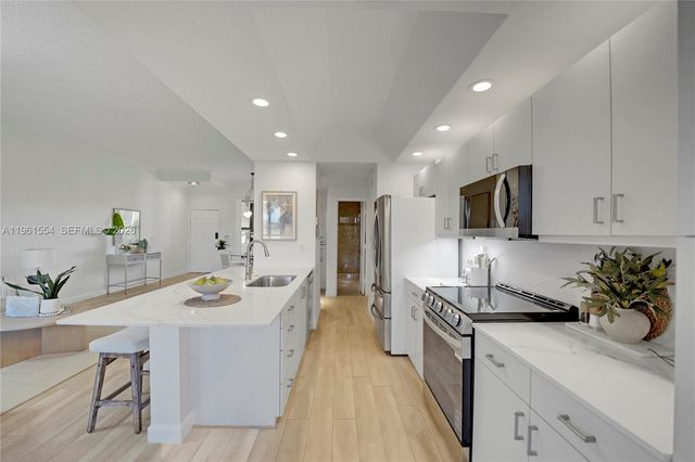 7460 La Paz Blvd 202, Boca Raton, FL 33433