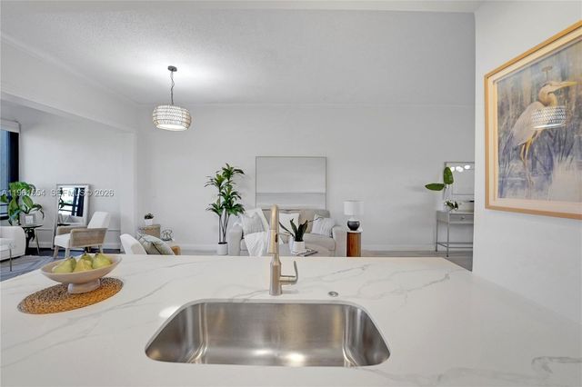 7460 La Paz Blvd 202, Boca Raton, FL 33433